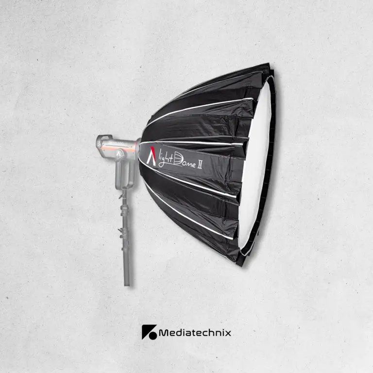Aputure Light Dome II mieten – Hochwertige Softbox für kinoreifes Licht in Frankfurt | Mediatechnix Rental Die Aputure Light Dome II ist eine professionelle, tiefparabolische Softbox, ideal für Film-, Werbe- & Portraitbeleuchtung. Mit Bowens-Mount-Kompatibilität, 32-seitigem Design für weiche Schatten & zwei Diffusionsstärken sorgt sie für gleichmäßiges, natürliches Licht mit cineastischem Look. Perfekt für Interviews, Close-Ups & Studio-Setups. Jetzt in Frankfurt mieten! 🎬💡🚀
