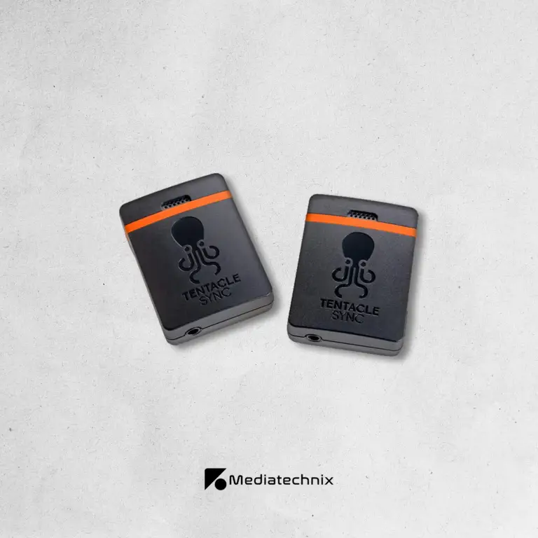 Tentacle Sync E MK2 mieten – Präzise Timecode-Synchronisation für Film- & Broadcast-Produktionen in Frankfurt | Mediatechnix Rental Der Tentacle Sync E MK2 ist ein kompakter, kabelloser Timecode-Generator, ideal für Filmproduktionen, Mehrkamera-Setups & Broadcast-Anwendungen. Mit Bluetooth-Steuerung, präziser Synchronisation & einfacher Integration in gängige Kameras & Audiorekorder sorgt er für nahtlose Postproduktion & perfekte Timecode-Abstimmung. Perfekt für Drehs mit mehreren Kameras, Interviews & Dokumentationen. Jetzt in Frankfurt mieten! 🎬⏱️🚀