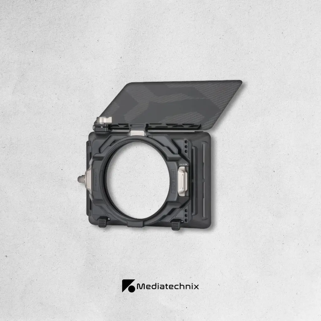 Tilta Mirage Matte Box mieten – Leichte & modulare Matte Box für Filmproduktionen in Frankfurt | Mediatechnix Rental Die Tilta Mirage Matte Box ist eine kompakte & vielseitige Matte Box, ideal für professionelle Filmproduktionen, Werbefilme & Dokumentationen. Mit leichtem Carbon-Design, 95mm Standarddurchmesser & stapelbaren 4x5.65" Filtereinsätzen ermöglicht sie eine präzise Lichtkontrolle & kreatives Filtern. Perfekt für Cine-Objektive, spiegellose Kameras & Gimbal-Setups. Jetzt in Frankfurt mieten! 🎥🚀